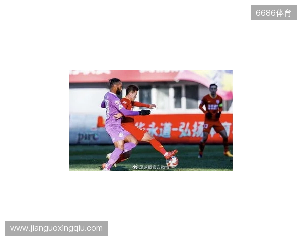 亚泰出征青岛准备赛季收官战 球迷助威歌声为子弟兵加油